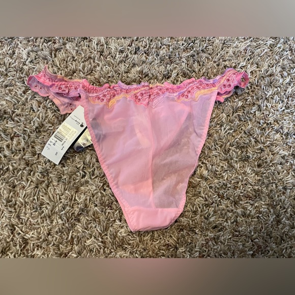 Beautiful VS X Argentovivo lace and mesh cheeky panty - Picture 3 of 3